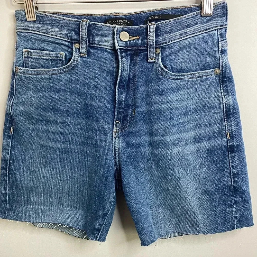 💚Banana Republic -High Rise Straight - cutoff shorts - US26